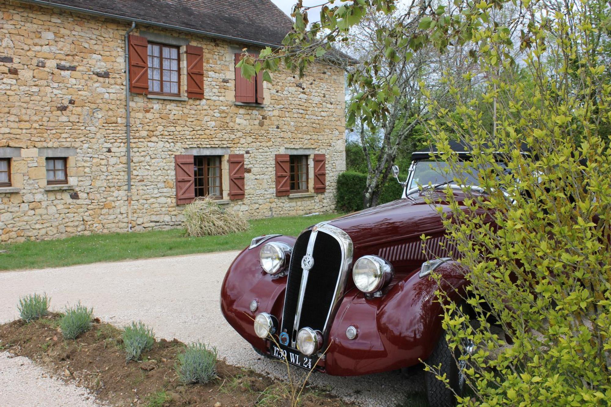 Hotel Chastrusse Nadaillac-de-Rouge Bagian luar foto