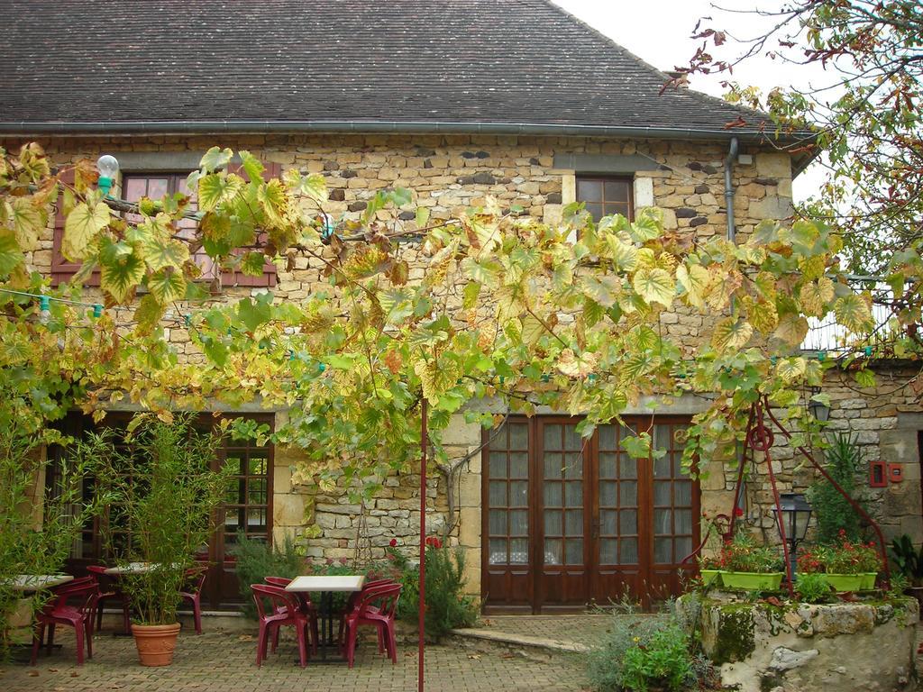 Hotel Chastrusse Nadaillac-de-Rouge Bagian luar foto