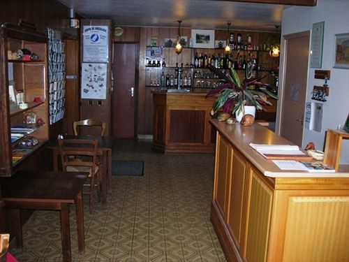 Hotel Chastrusse Nadaillac-de-Rouge Bagian luar foto