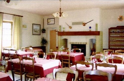 Hotel Chastrusse Nadaillac-de-Rouge Bagian luar foto