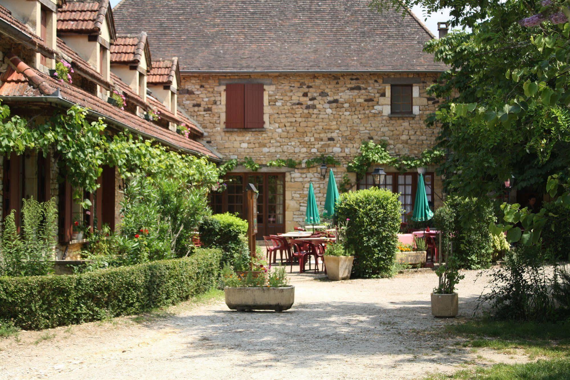 Hotel Chastrusse Nadaillac-de-Rouge Bagian luar foto